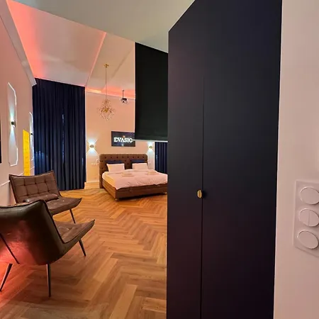 Evasio, Au Pied Du Chateau Fort, Parking Prive Apartment *