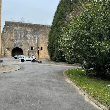 Evasio, Au Pied Du Chateau Fort, Parking Prive * Sedan