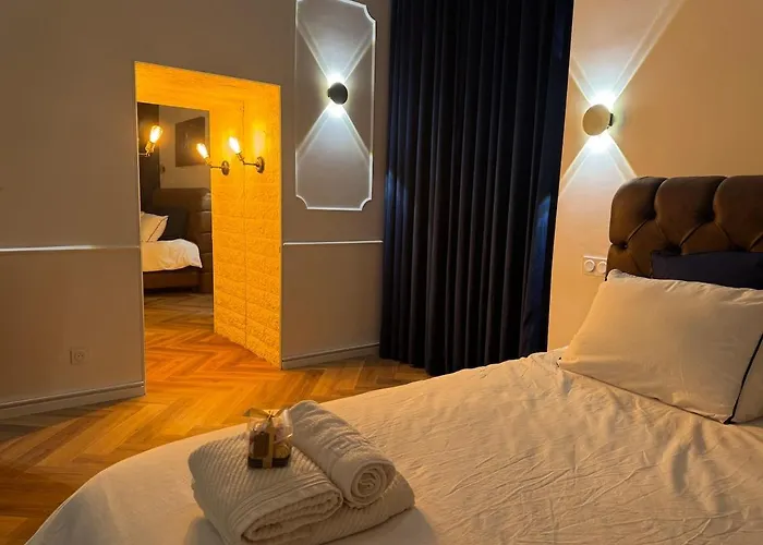 Evasio, Au Pied Du Chateau Fort, Parking Prive * Sedan