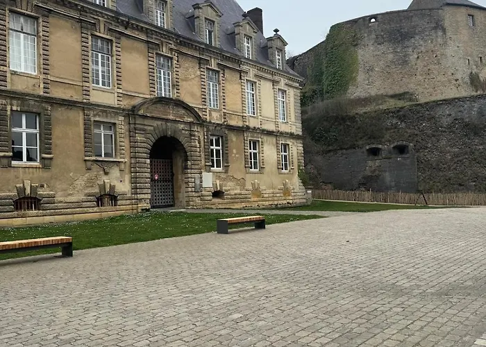 Evasio, Au Pied Du Chateau Fort, Parking Prive Apartman *